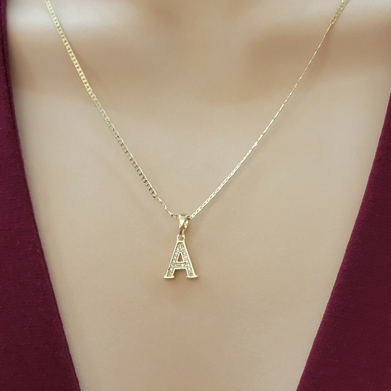 14K Gold Plated Initial Letter Name Pendant Necklace plus Chain. Oro Laminado